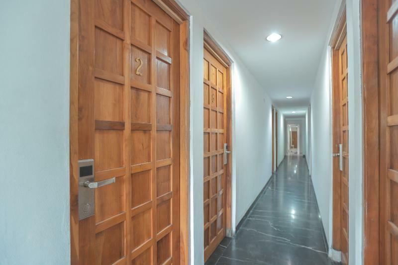 Oyo 161 Dc Utan Kayu Hotel