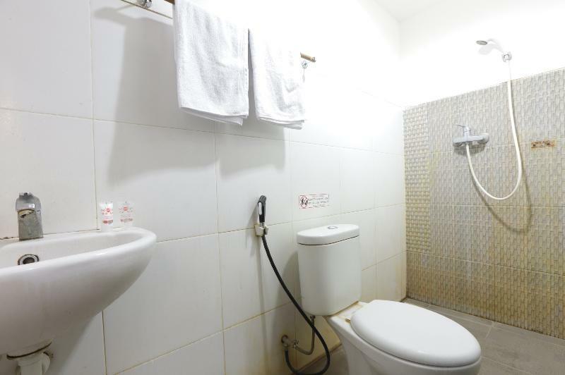 Oyo 161 Dc Utan Kayu Hotel